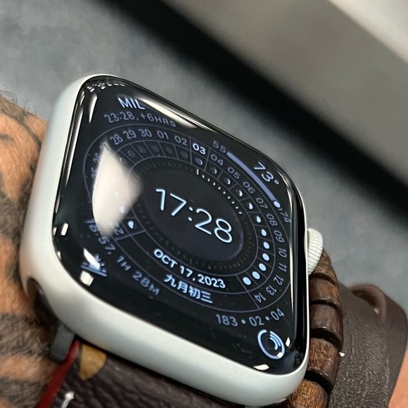 Apple Watch series 8 barely used. Excellent condition